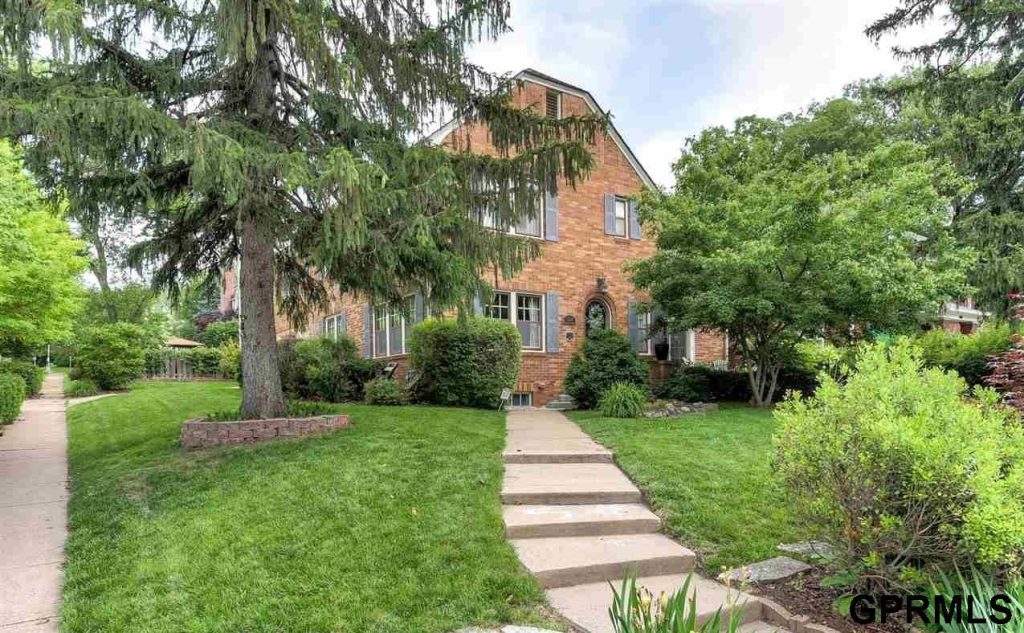 Sell you house for Cash in Omaha, NE trees and a house in Omaha, NE